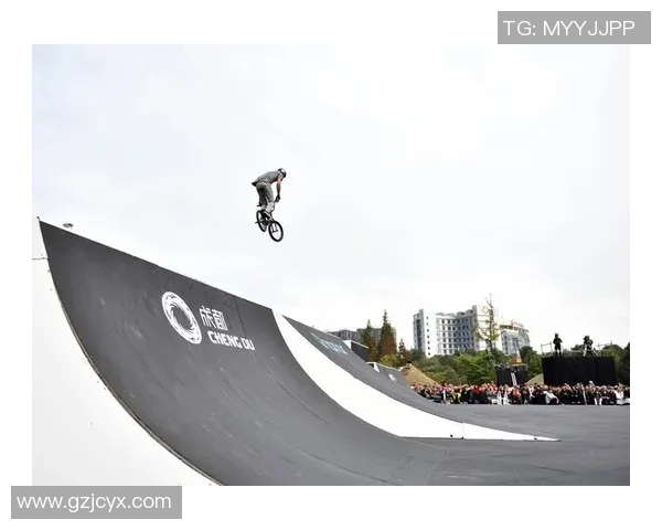 杨丽独家分享滑板技巧与心得助你轻松入门与提升滑板水平